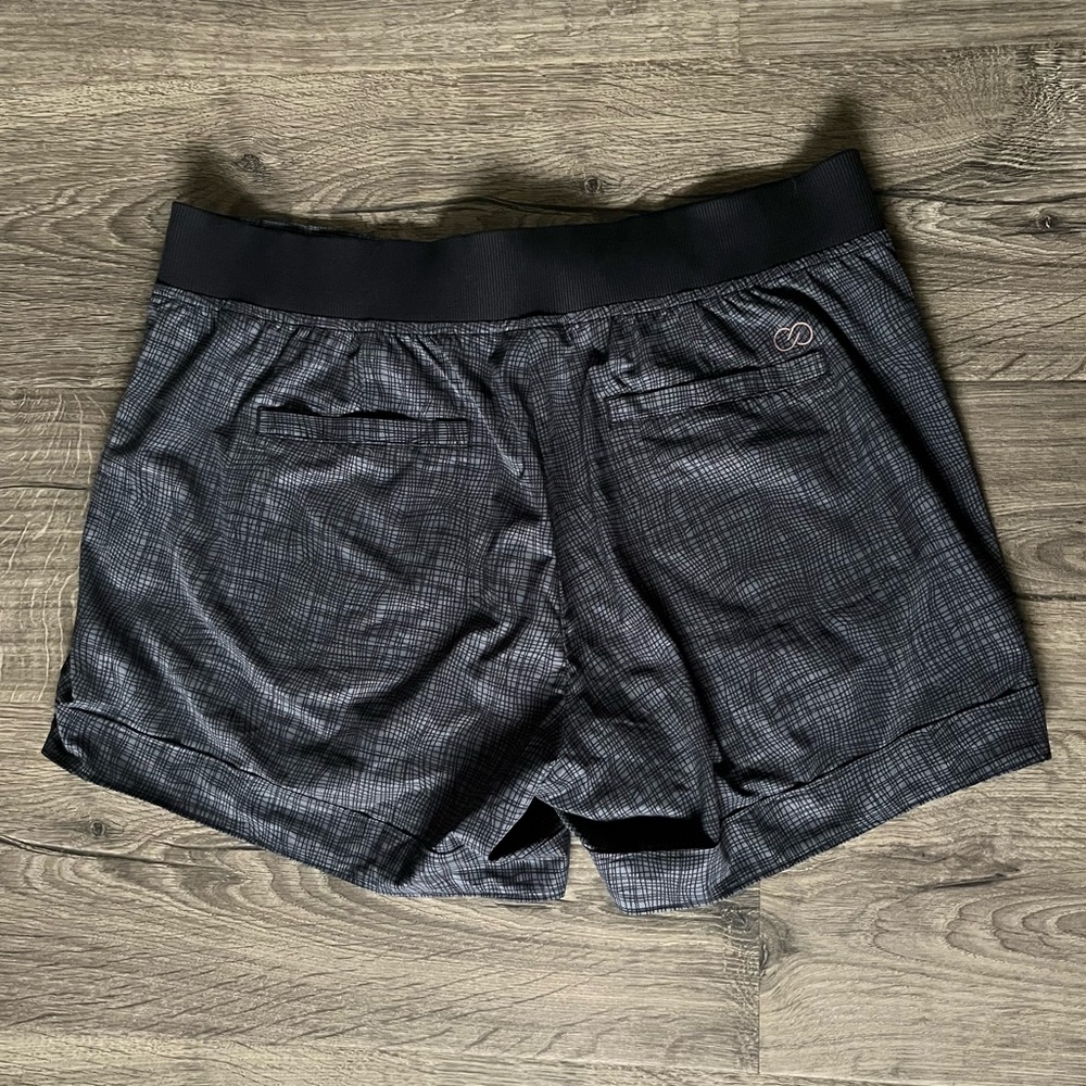 CALIA by Carrie Underwood ‘Anywhere’ print shorts size medium - Picture 2 of 6